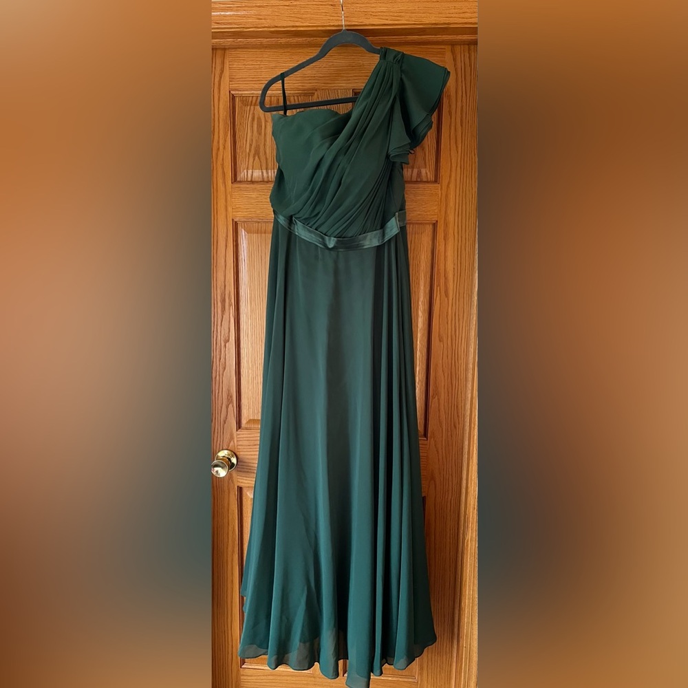Elegant Green One-Shoulder Gown—14/16